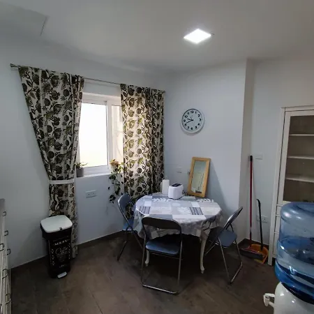 Cosy Bedroom In A Shared Maltese Townhouse
