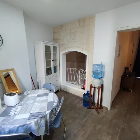 ホームステイ Cosy Bedroom In A Shared Maltese Townhouse *