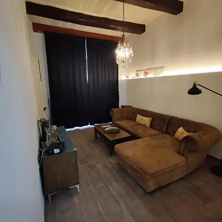 Cosy Bedroom In A Shared Maltese Townhouse Homestay *