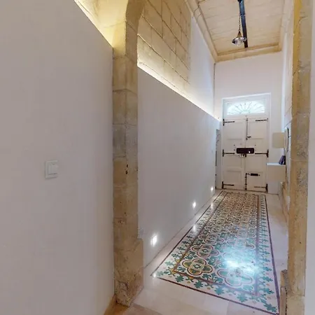Cosy Bedroom In A Shared Maltese Townhouse Homestay *