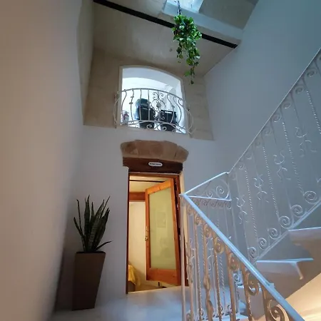 Cosy Bedroom In A Shared Maltese Townhouse ホームステイ *