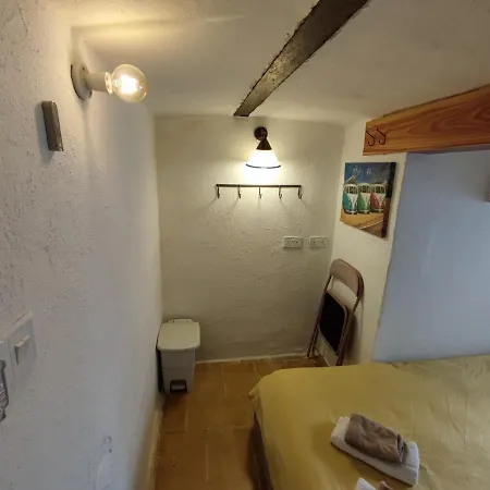 Alloggio in famiglia Cosy Bedroom In A Shared Maltese Townhouse